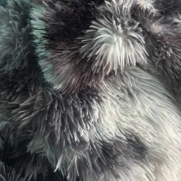 Fuzzy jacket 🖤🤍 - Picture 2 of 8